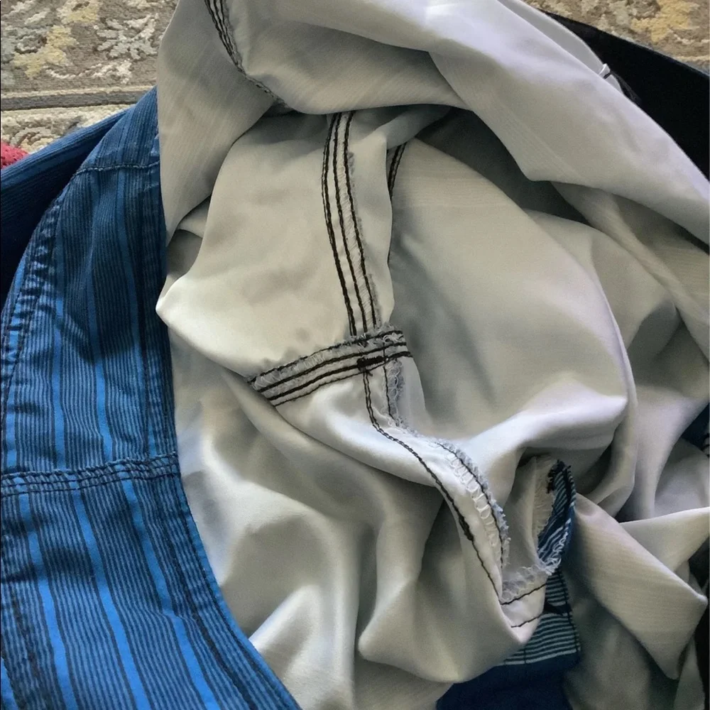 O’Neill board shorts blue black striped 36 waist in great condition. 🏄🏽 - Picture 8 of 13